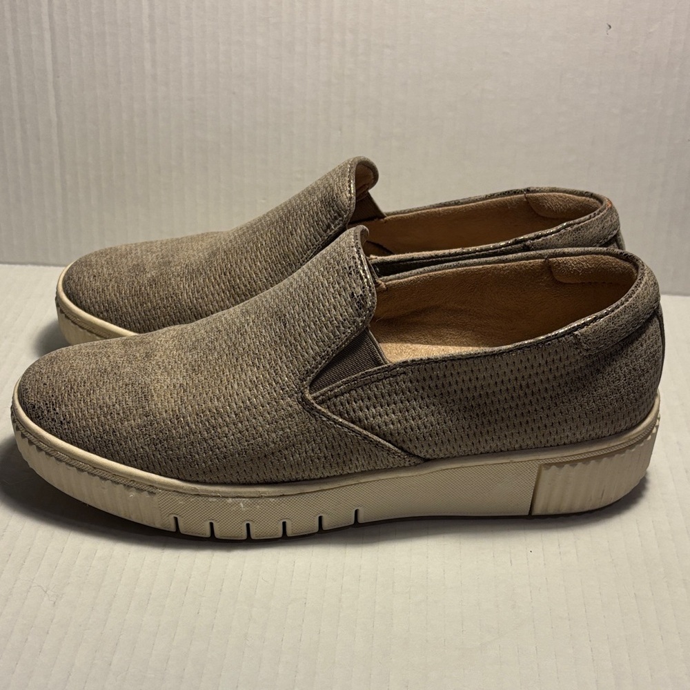 Soul Naturalizer Women’s Tia Slip On Sneaker In Gold Size 8 EUC